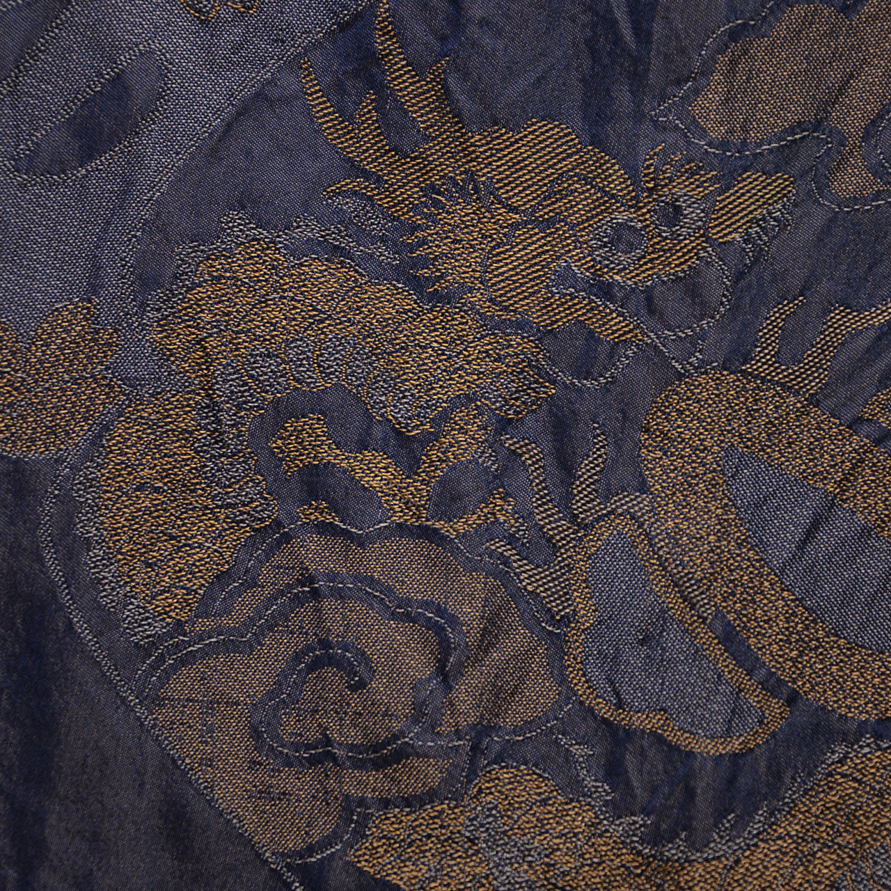 Traditional Japanese haori with dragon embroidery, popular overseas
