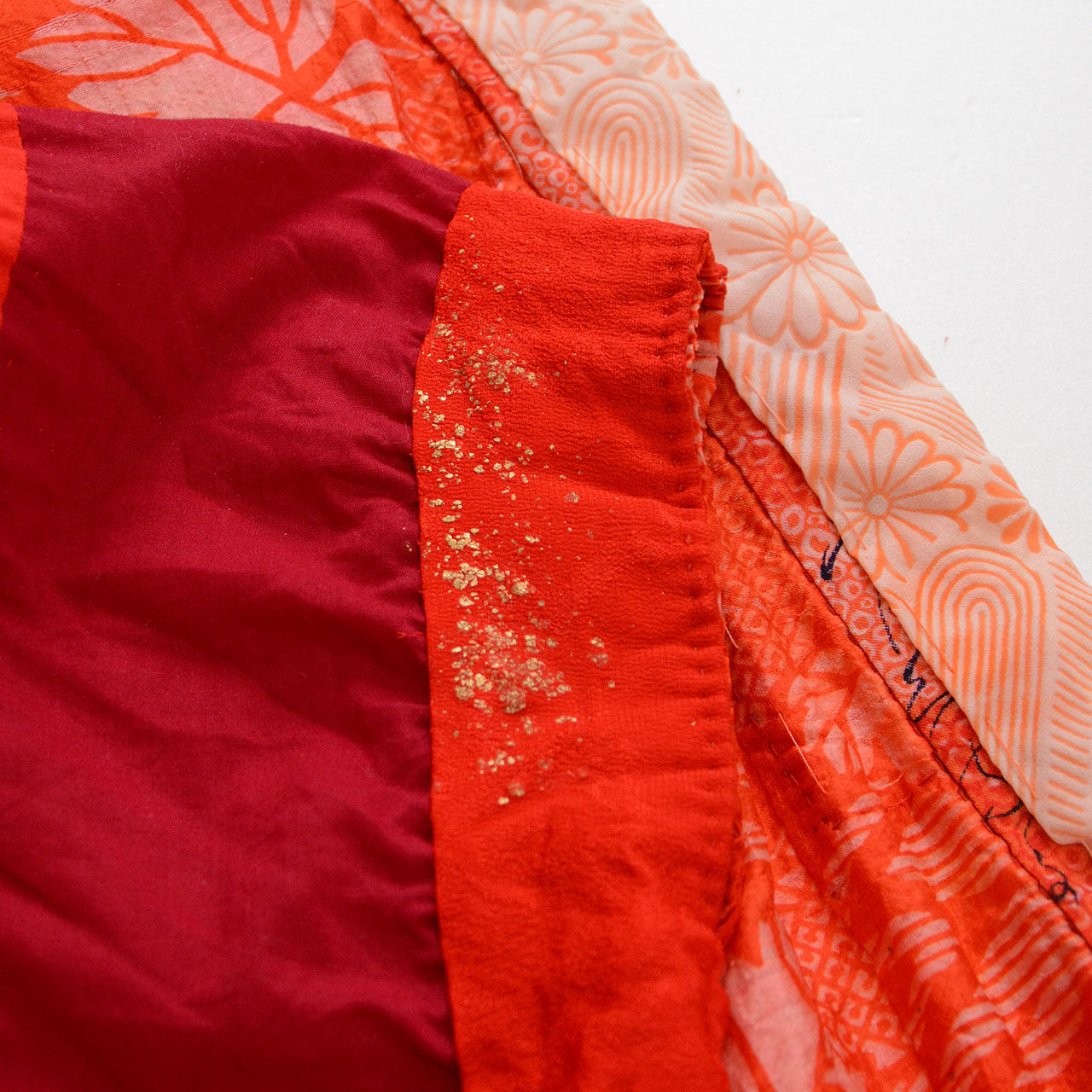 Reversible juban with leaf patterns on both sides