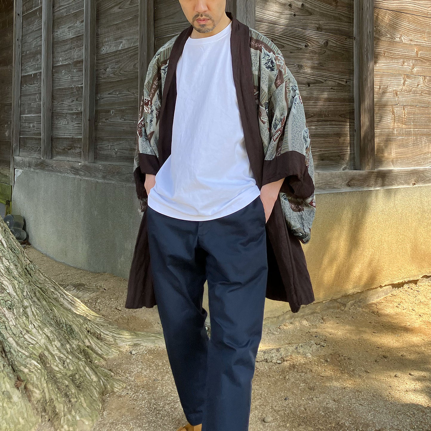 Japanese vintage men’s kimono jacket with herringbone pattern and stylish lining from Showa era