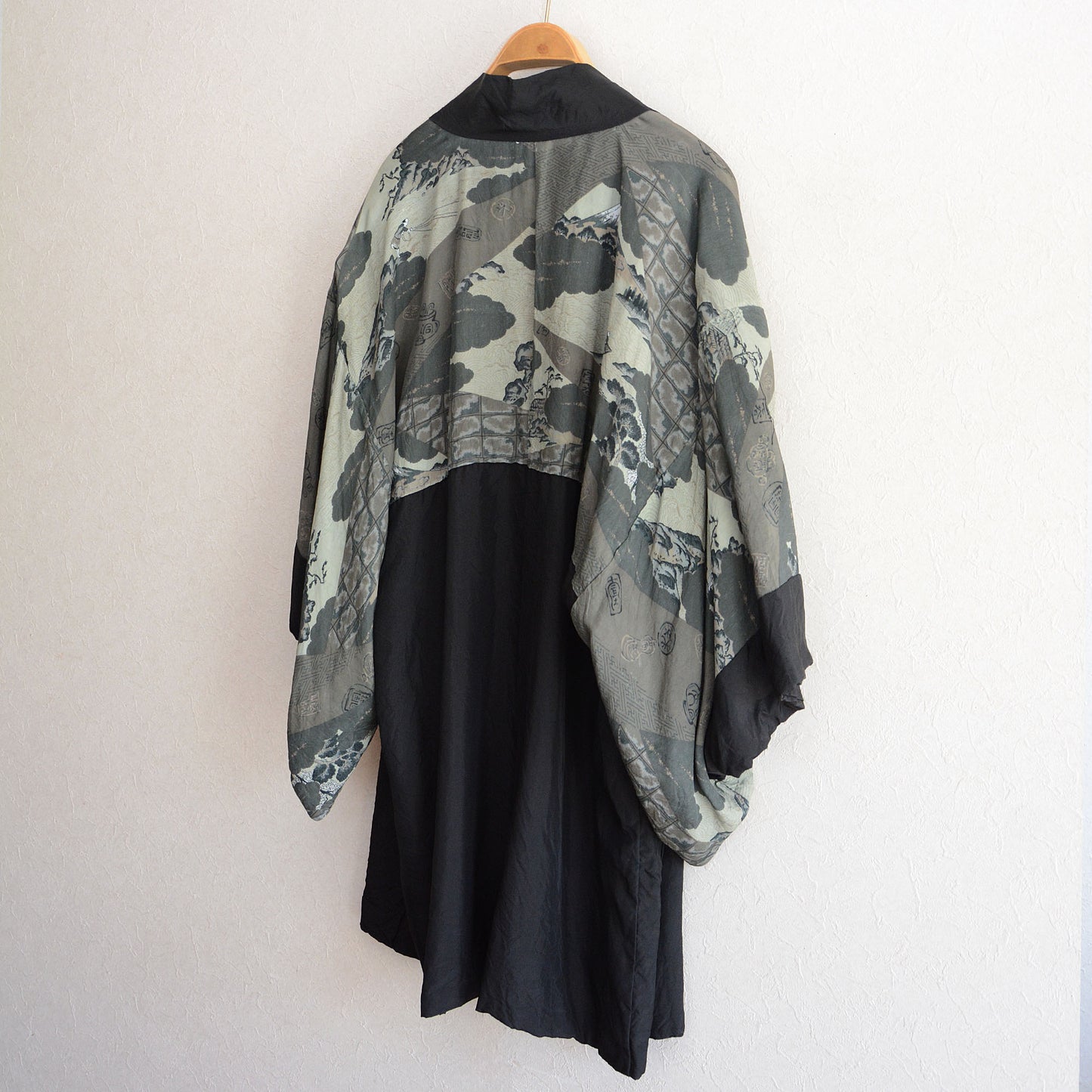 Formal Japanese haori kimono with family crest and Nihonga art on back