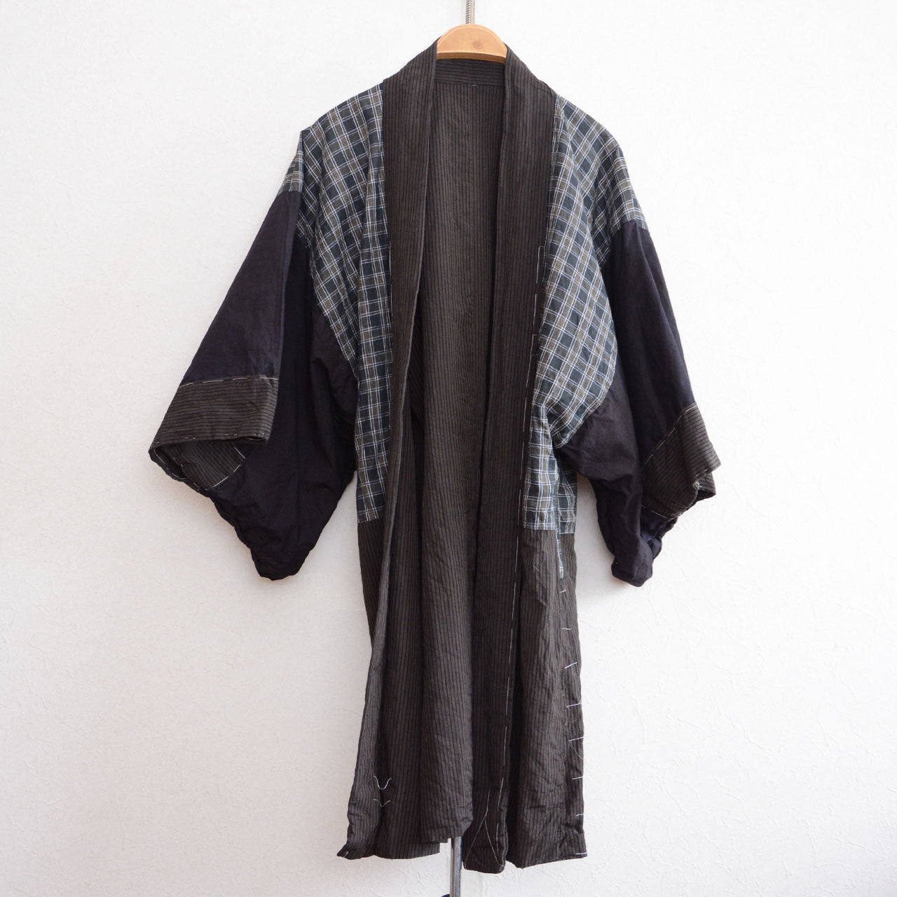 haori jacket men with striped cotton fabric and bold patterned lining