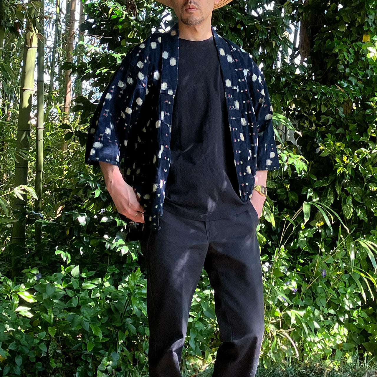 Full outfit view of a man wearing noragi in the forest
