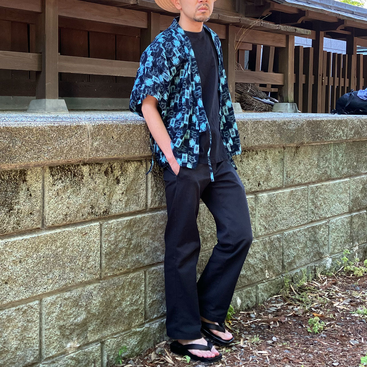 A full view of a man wearing noragi