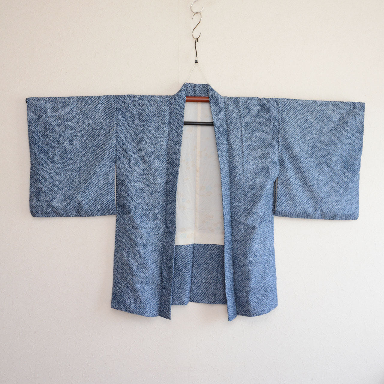 Lightweight synthetic kimono jacket, shibori-style blue pattern, vintage Japanese fashion