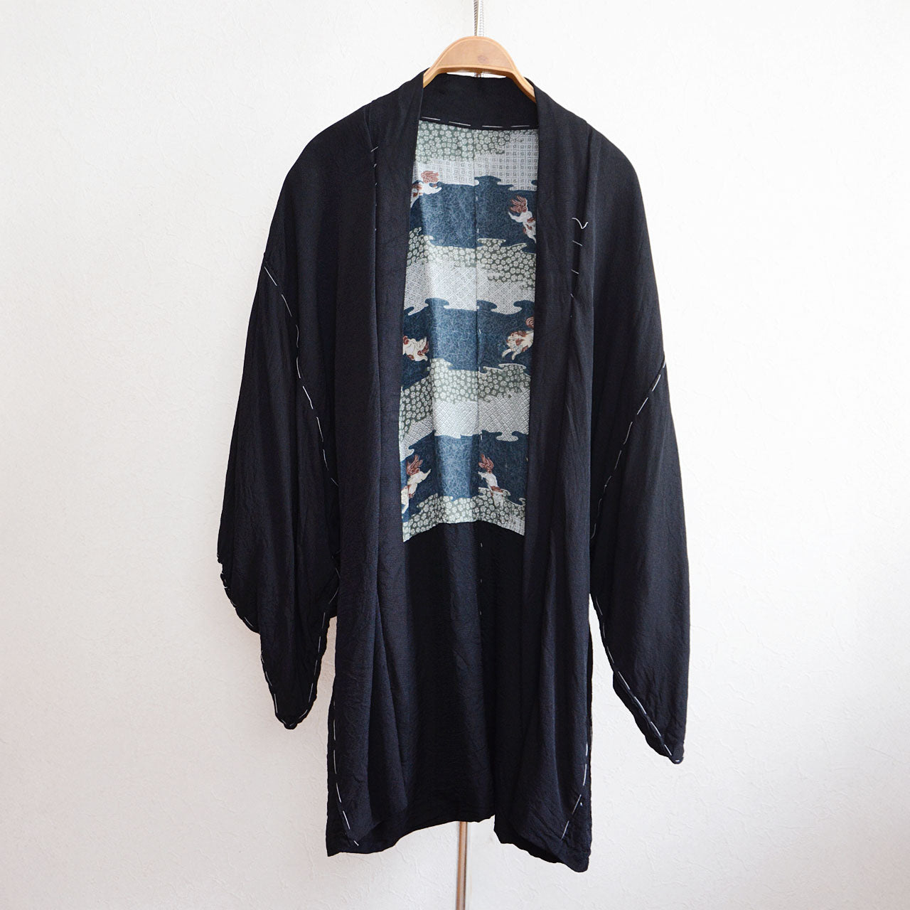 Showa Era Japanese Vintage Men's Haori Black with Karajishi Lining Tailor's Thread Accent