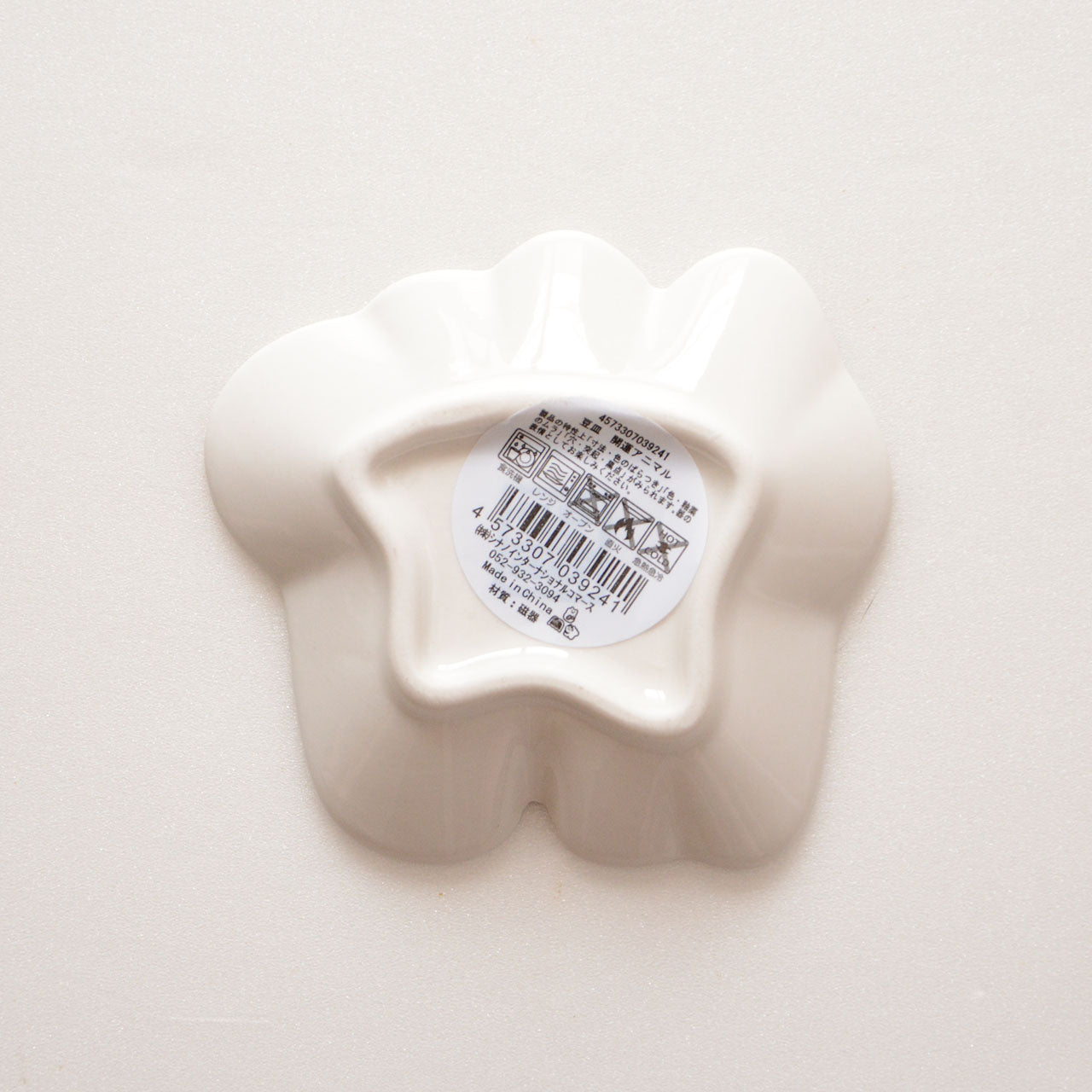 Lucky cat trinket dish for small items