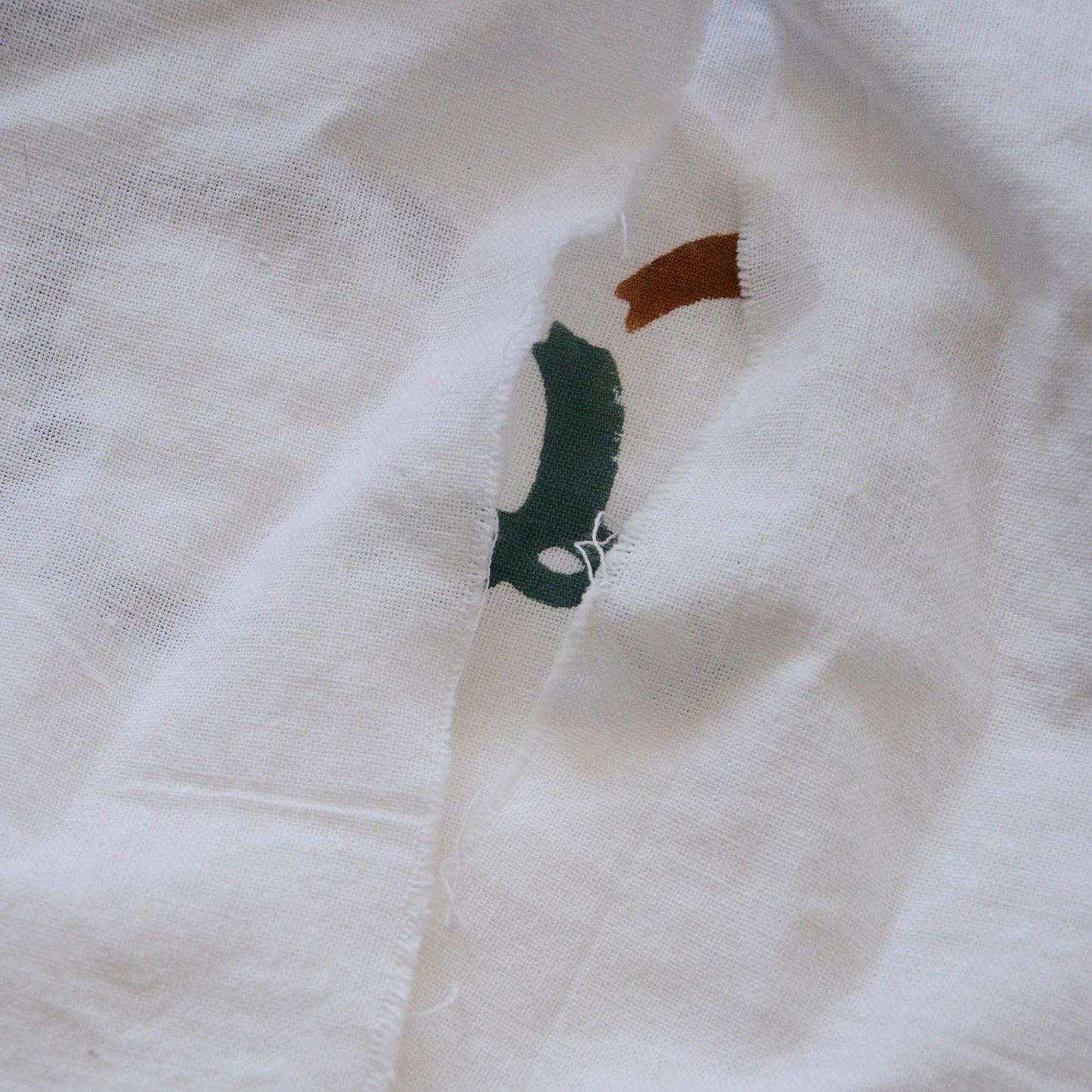 The frayed edge of a tenugui. A distinctive detail of tenugui.