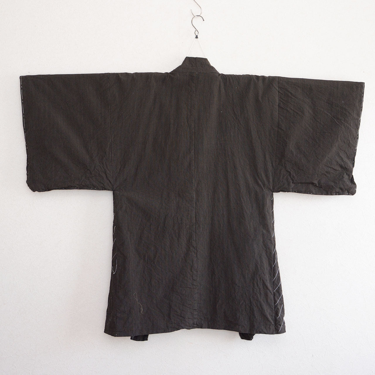 Japan vintage kimono jacket with artistic lining and long silhouette