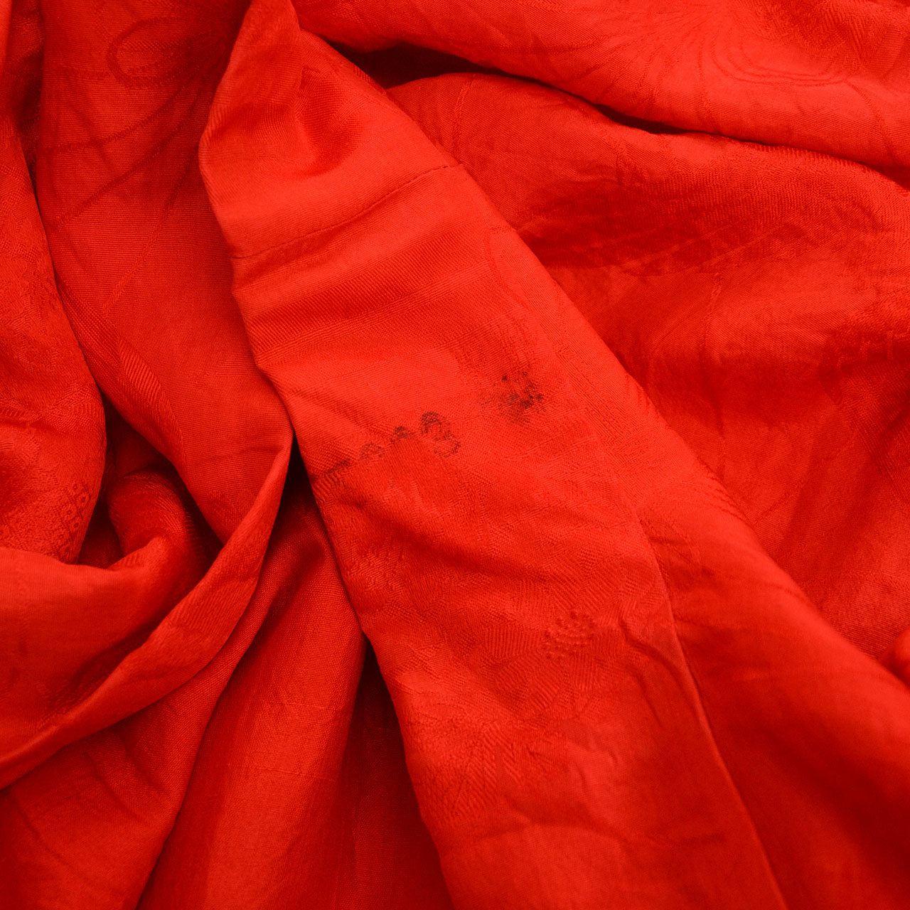 Lightweight synthetic juban with traditional Japanese motifs