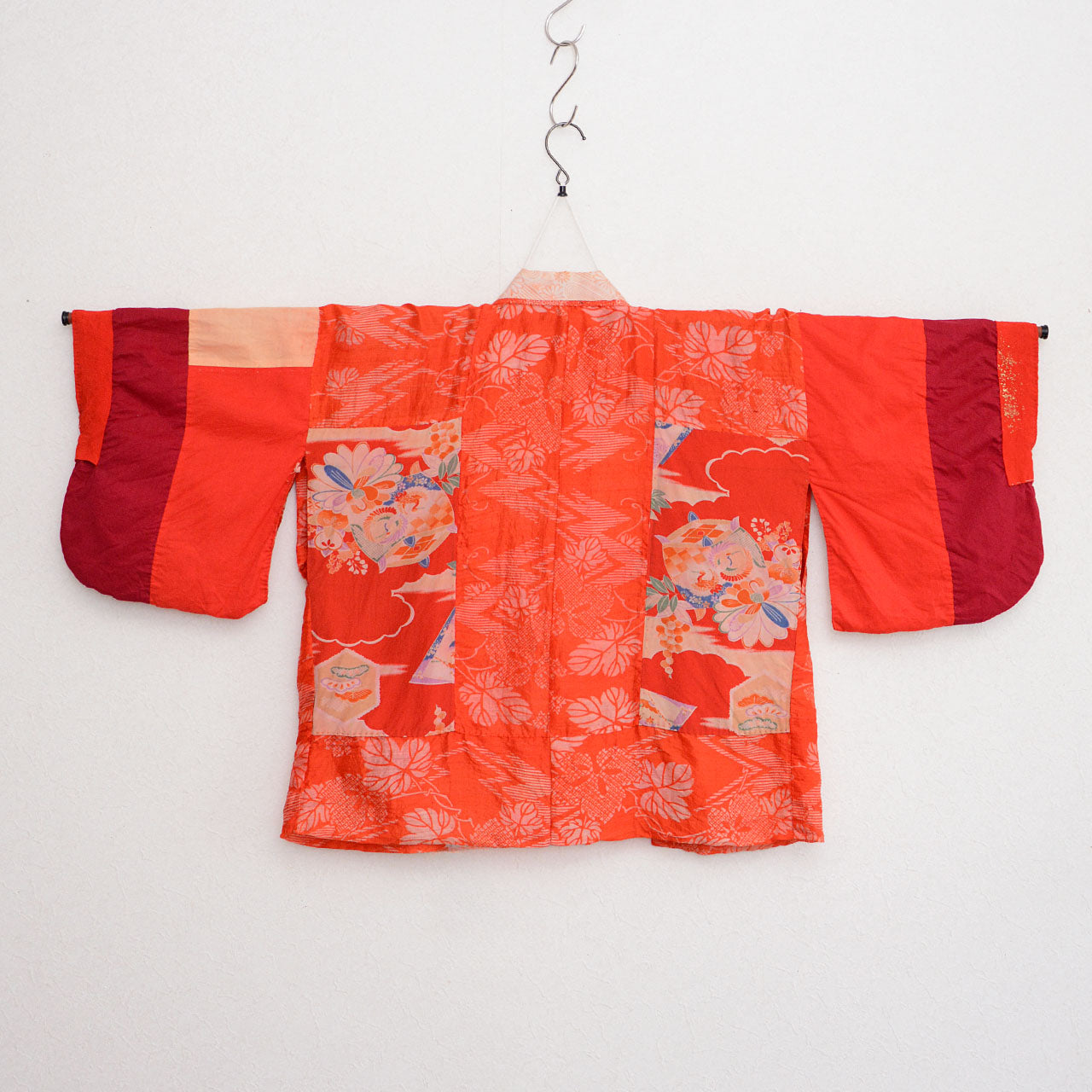 Mid-Showa era juban showcasing leaf and crane motifs