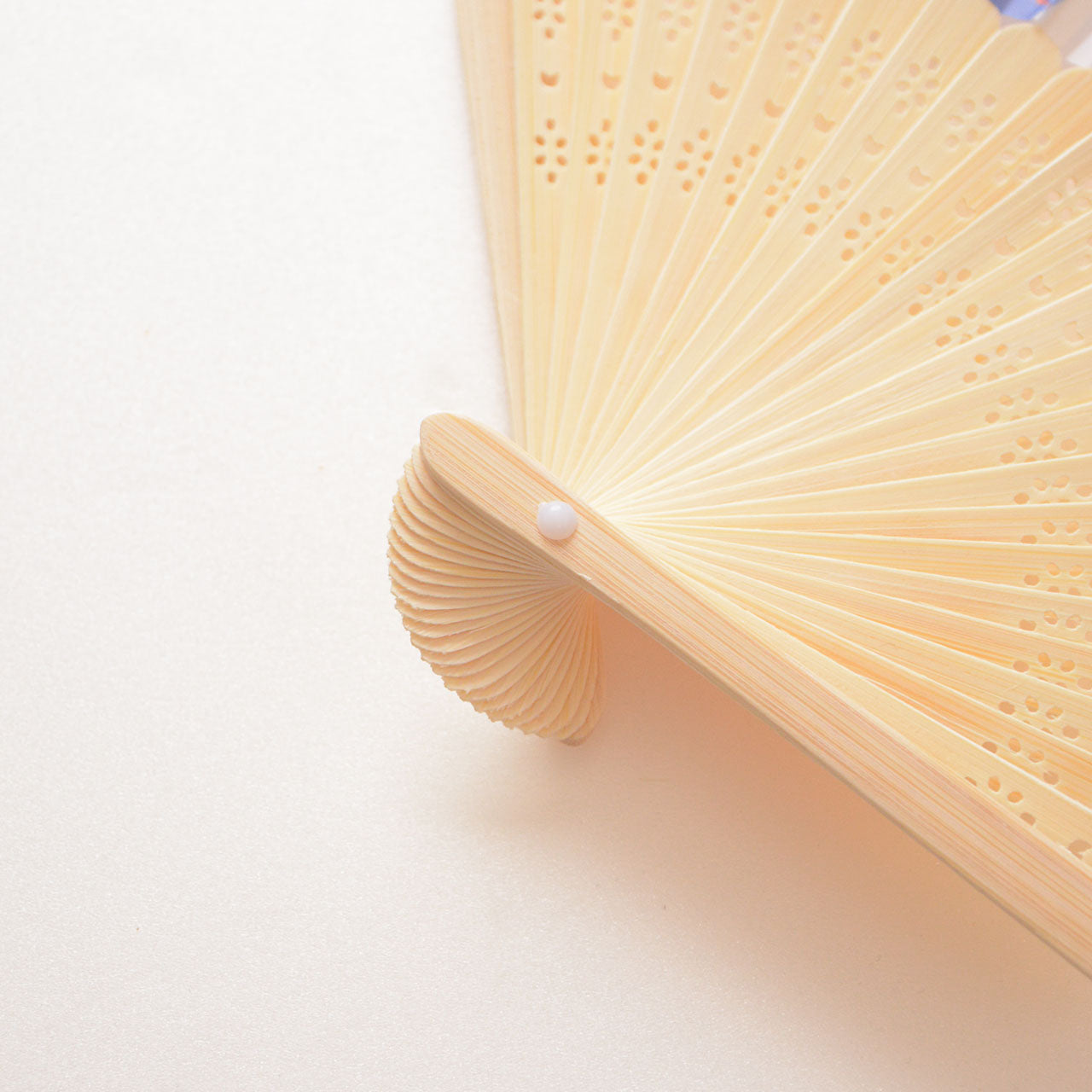 Decorative folding fan with playful summer motif