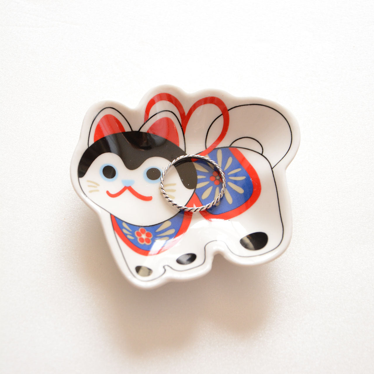 Decorative cat ceramic dish for rings and earrings