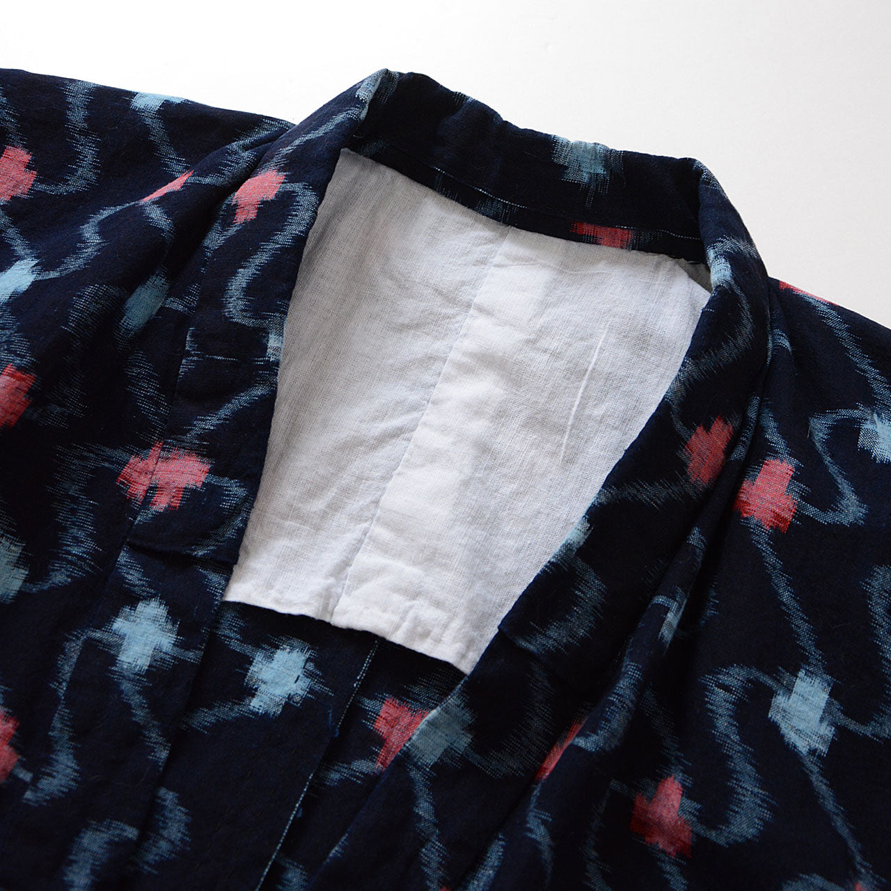Durable Japanese cotton jacket dyed in indigo