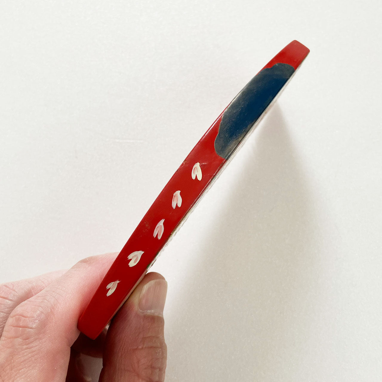 Elegant Red Japanese Comb and Hairpin with Floral Lacquer Design