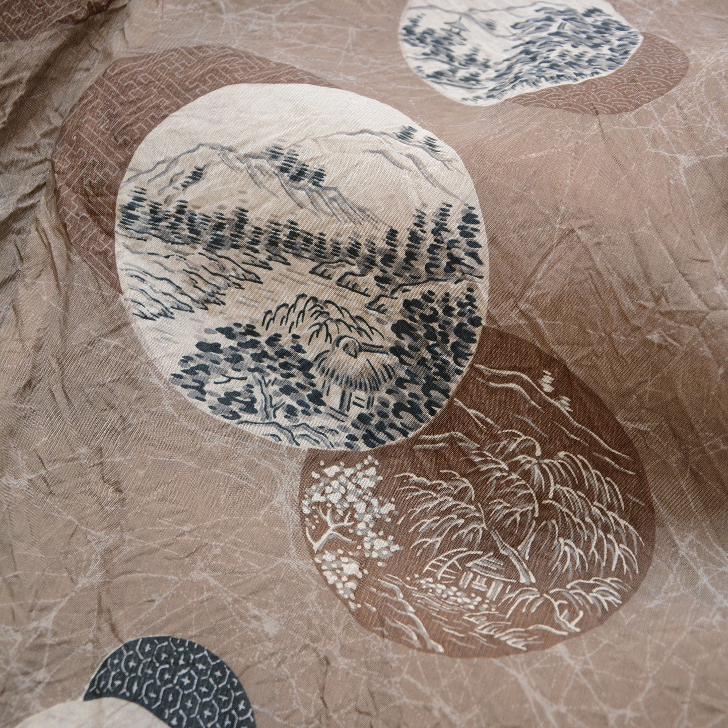 Refined vintage Japanese haori kimono with modern appeal and decorative lining