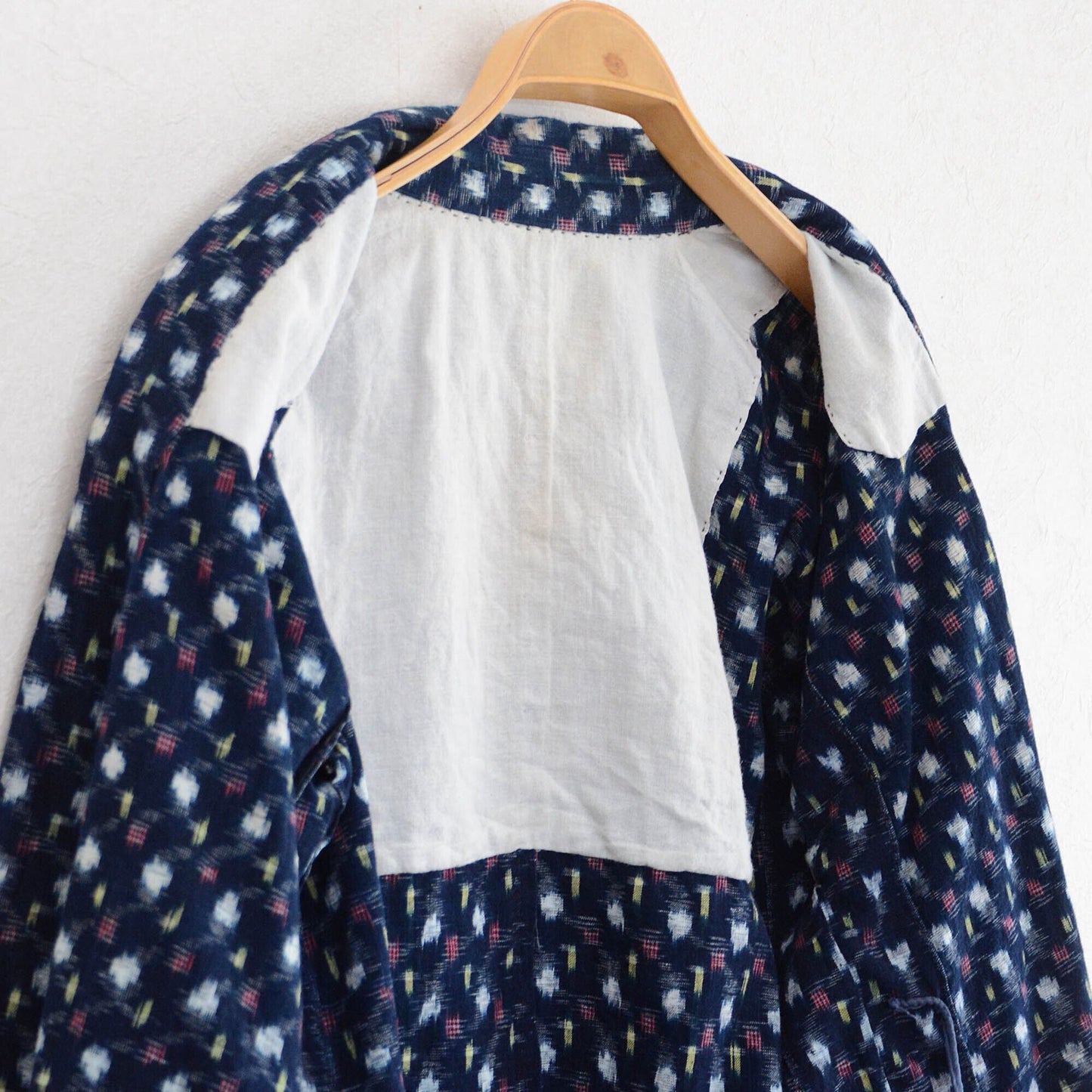 Vintage Japanese Noragi Jacket - Indigo Dyed Cotton Kimono Fabric, Kasuri Textile, Showa Era Uwappari for Remake