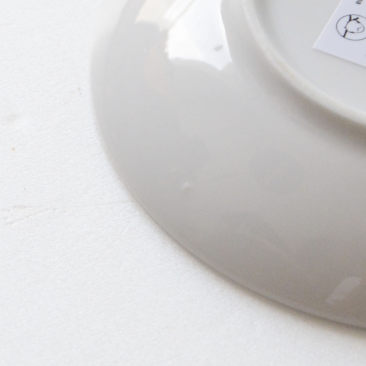 Round Japanese dish with whimsical bird illustration