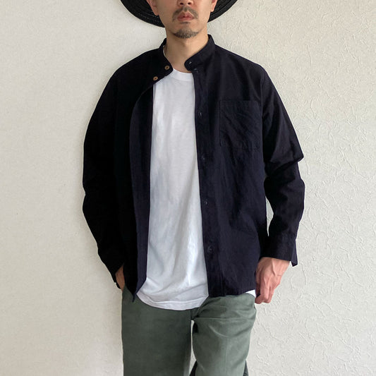 Wearing Stillness in Indigo — A Vintage Shirt from Showa and the Memory of Handmade Work