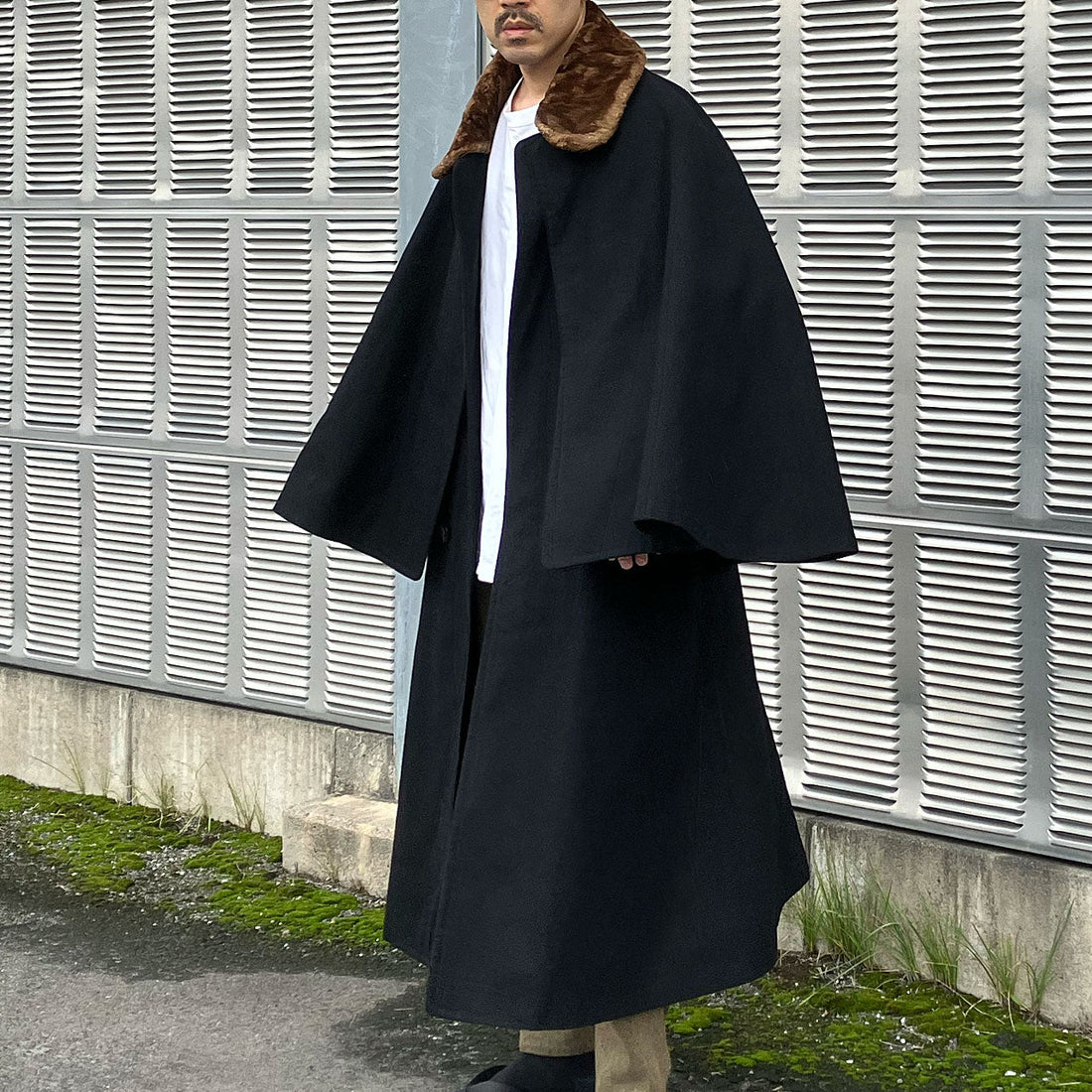 Step Back in Time: 1920s Japanese Vintage Tonbi Mantle with Black Wool and Otter Fur Collar