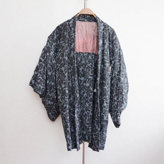 One-of-a-Kind Vintage Haori with Embroidered Lining – Perfect for Styling, Collecting, or Upcycling
