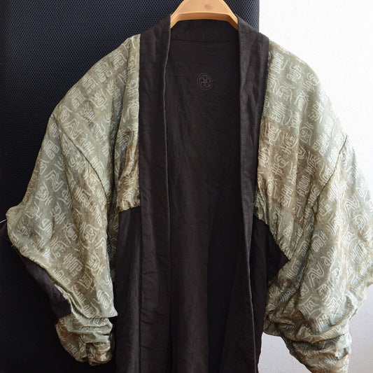 Late Showa era Japanese haori, kanji-printed lining, ura-masari, crêpe outer fabric, montsuki, Japan vintage kimono jacket, one of a kind