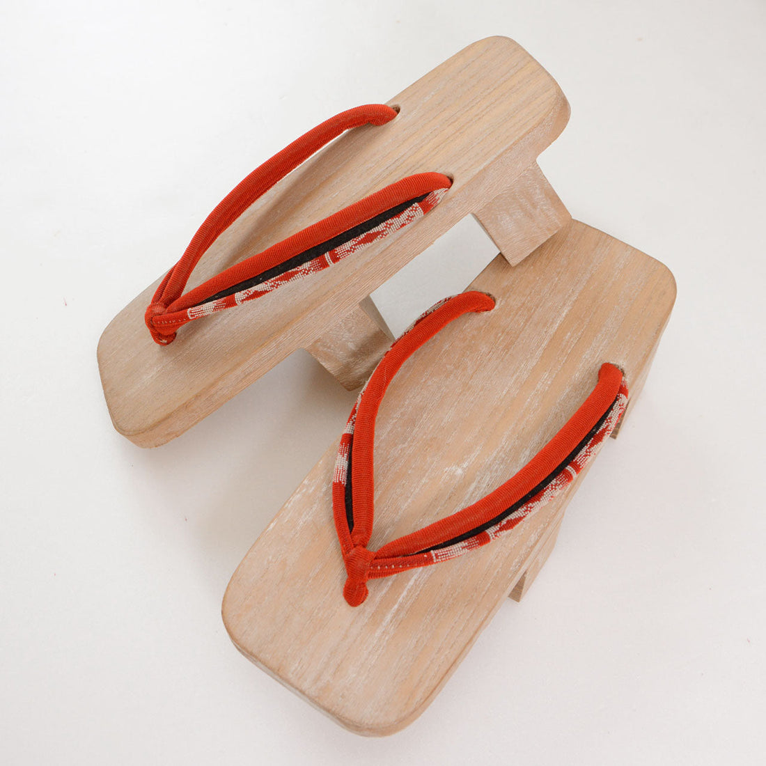 Aizu paulownia wood geta sandals, two-tooth nimaiba, red hanao, angled view, Showa era Japan vintage
