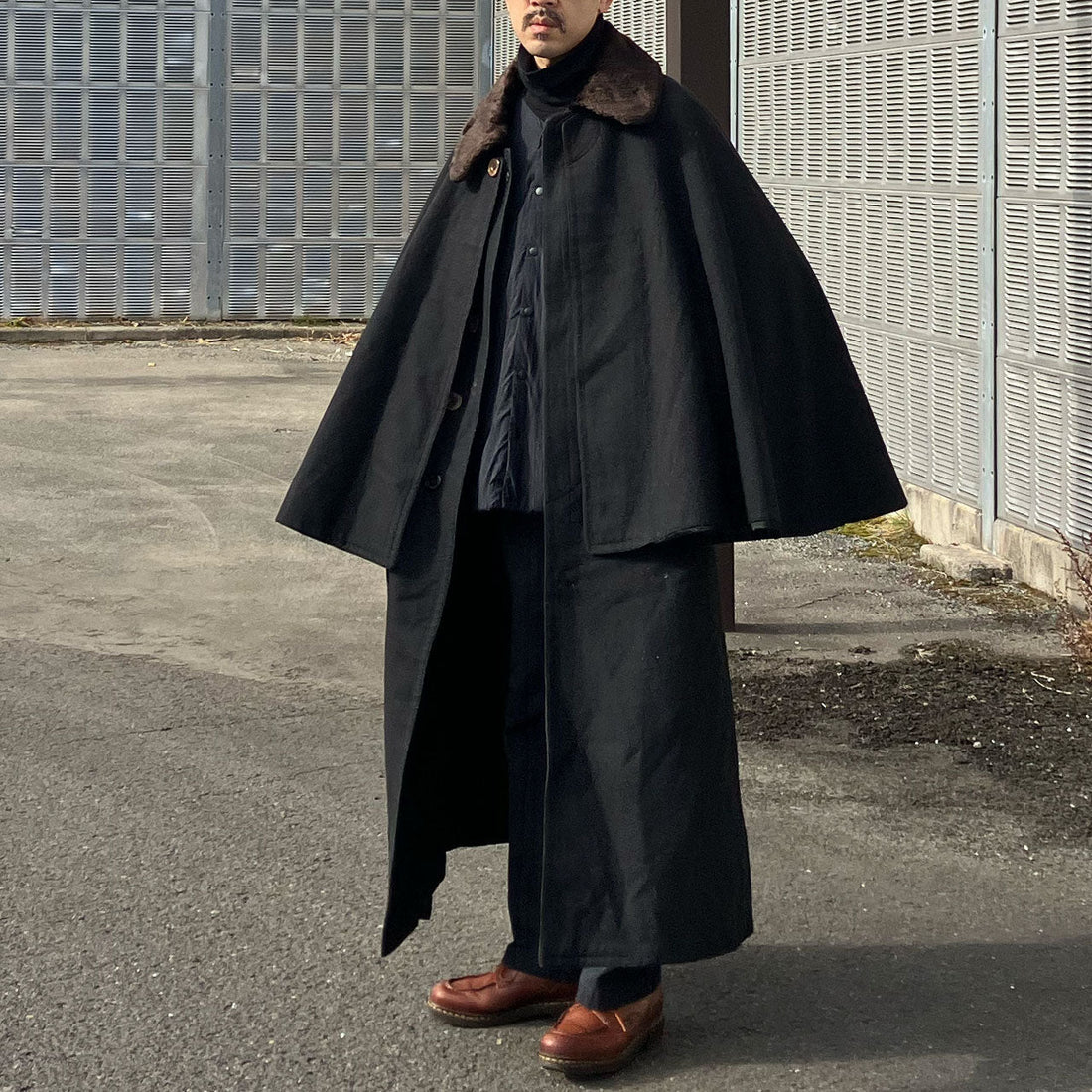 A Japanese Tonbi Mantle Born From the Inverness Coat and Rewritten by Taisho Modernity