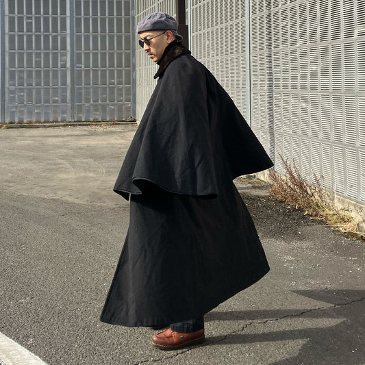 The Apex of Taisho Modern: A Black Wool Tonbi Mantle with Fur Collar