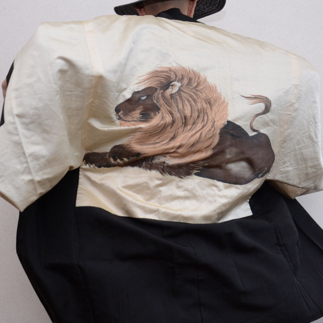 Prewar Japanese Vintage Haori with Lion Lining – Artful Collector’s Treasure