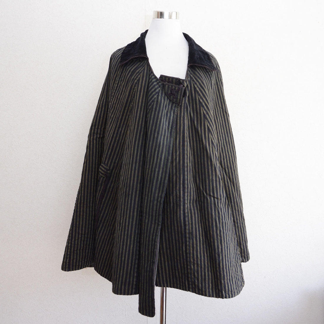 Meiji-Taisho era Japanese cotton dochu-kappa, striped pattern, cord ties, velvet collar