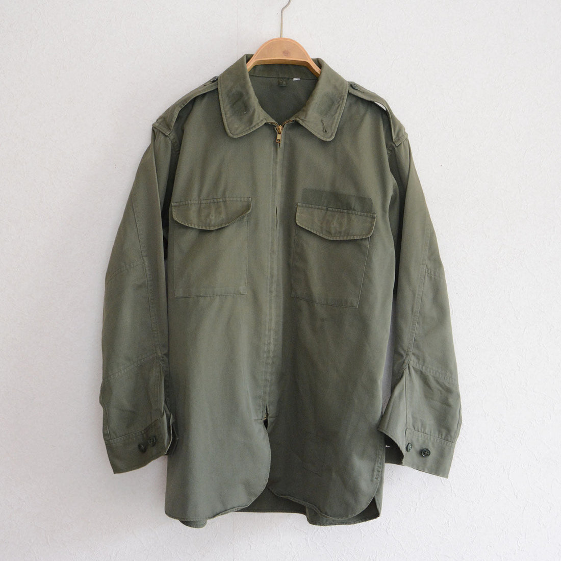 JGSDF Type 65 work jacket, olive drab, cotton-synthetic blend, zip front, flap chest pockets, epaulettes, Japan vintage military, PX item