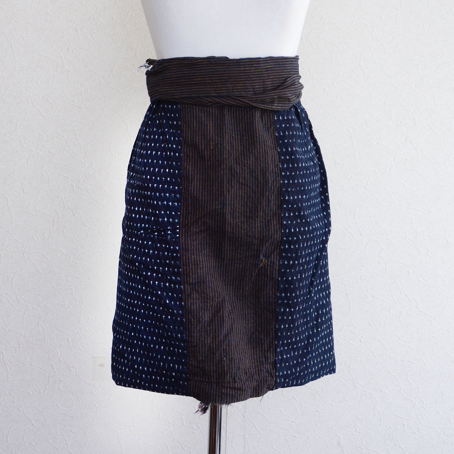 Japanese Apron Maekake Wrap Skirt Indigo Mosquito Kasuri Pattern Stripe Vintage Fabric Cotton Boro
