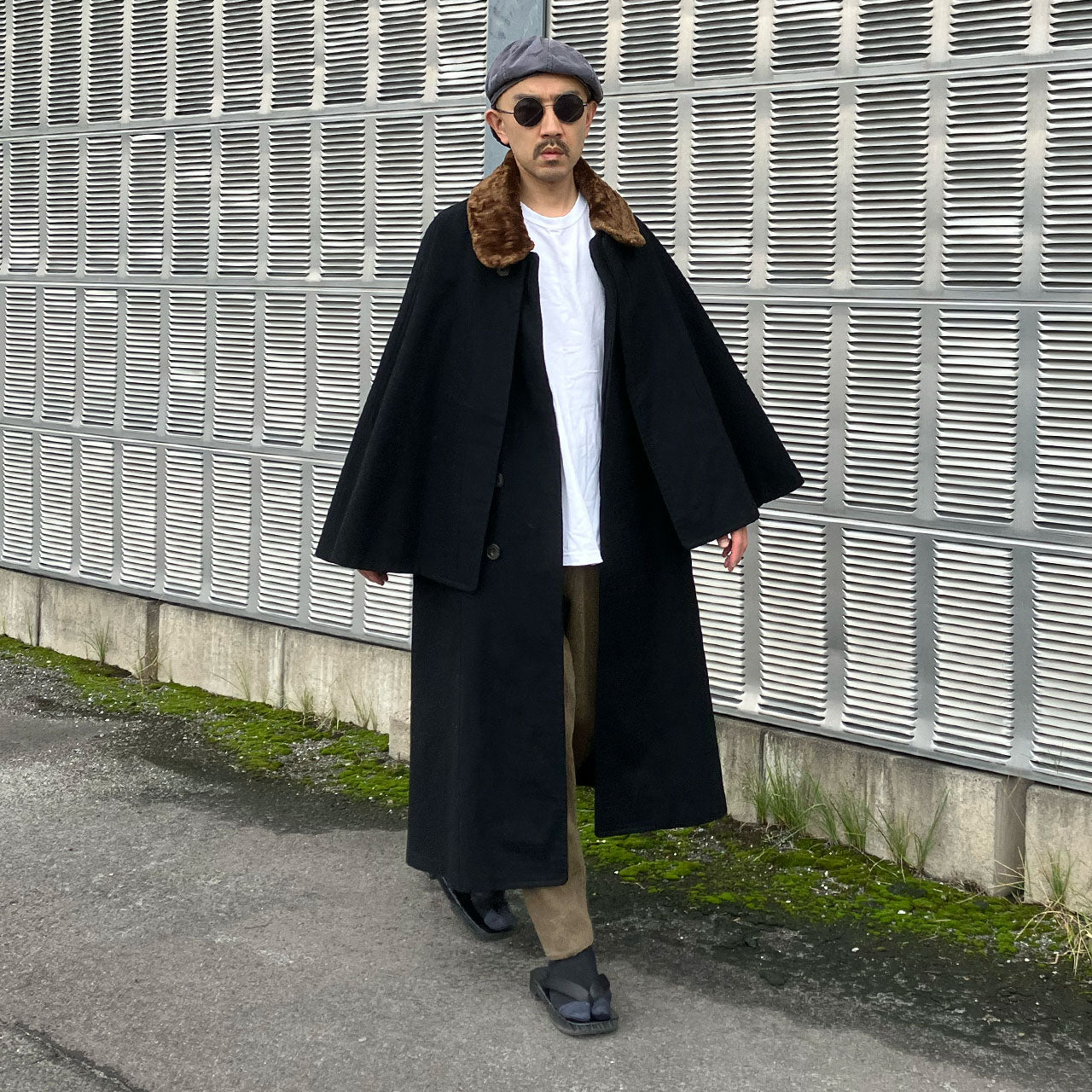 Timeless Japanese Vintage Tonbi Mantle with Classic Taisho Style