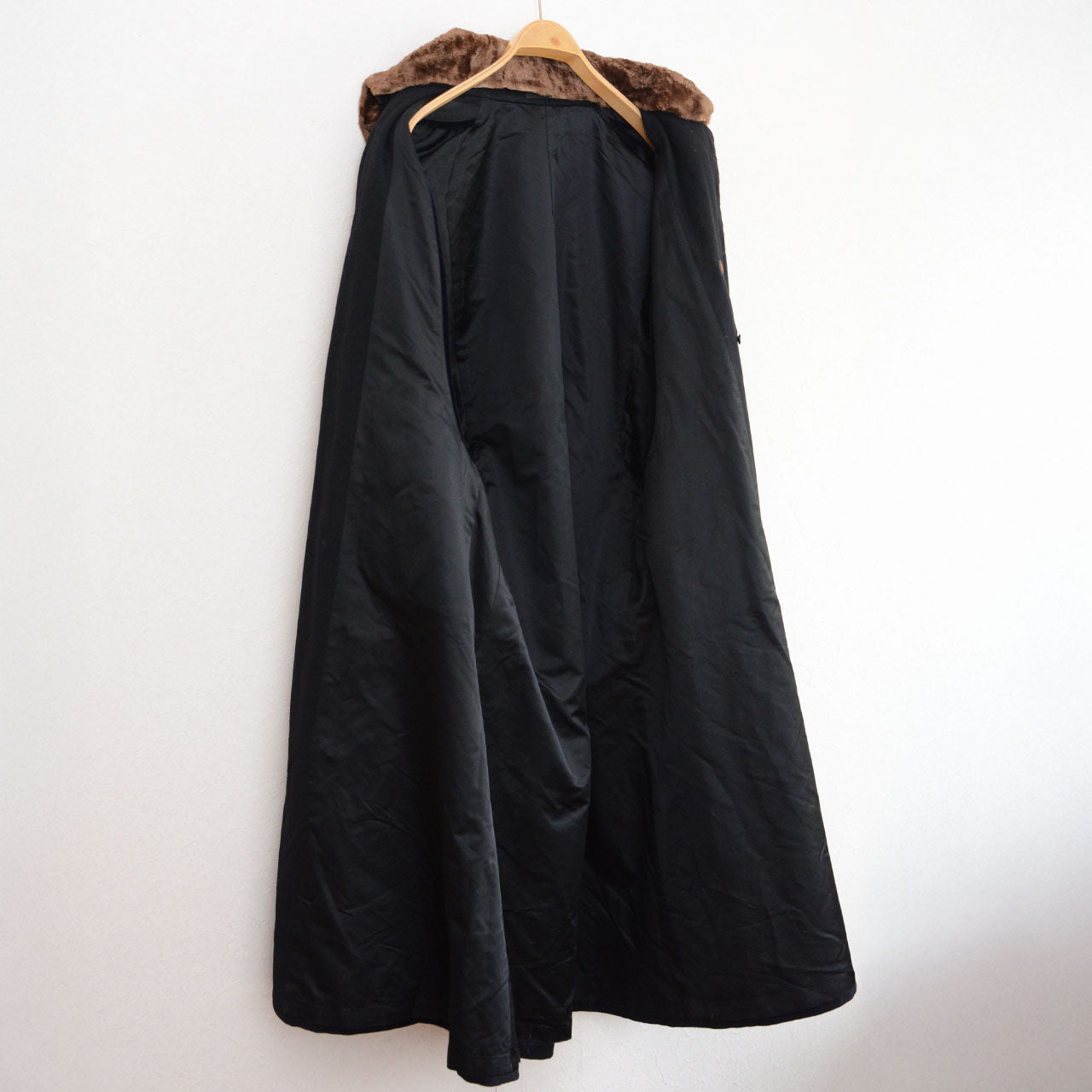 Black Wool Tonbi Mantle from Taisho to Early Showa Period