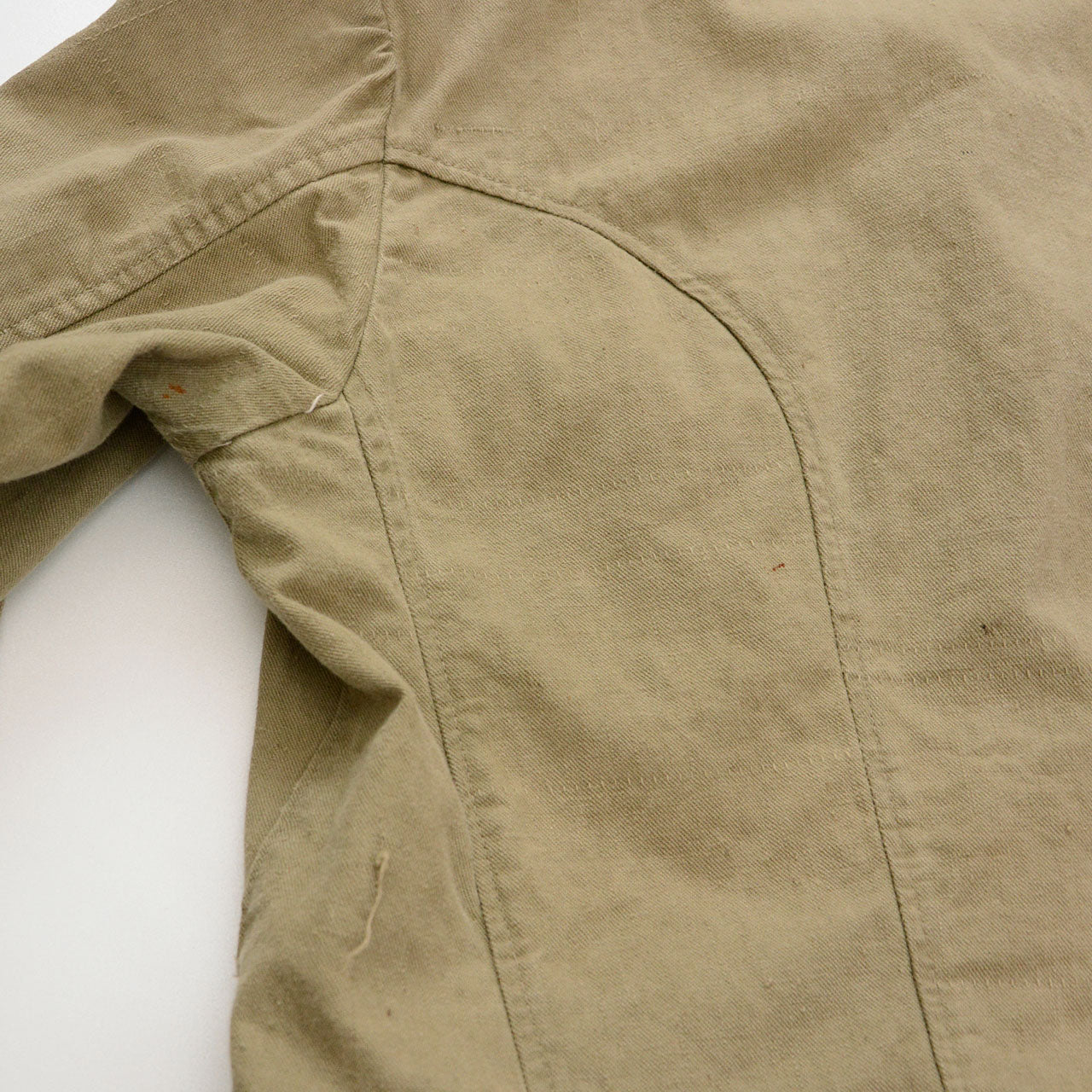 Timeless Japanese jacket with structured silhouette and four pockets