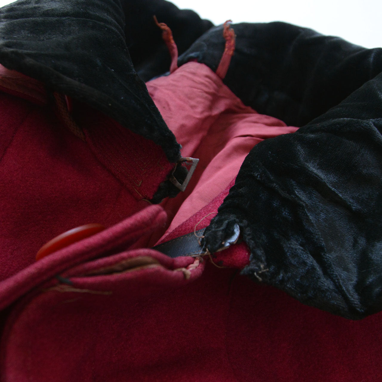 Deep burgundy vintage wool cape with velvet collar, mid-Showa Japan, detachable hood, Taisho Modern aesthetic.