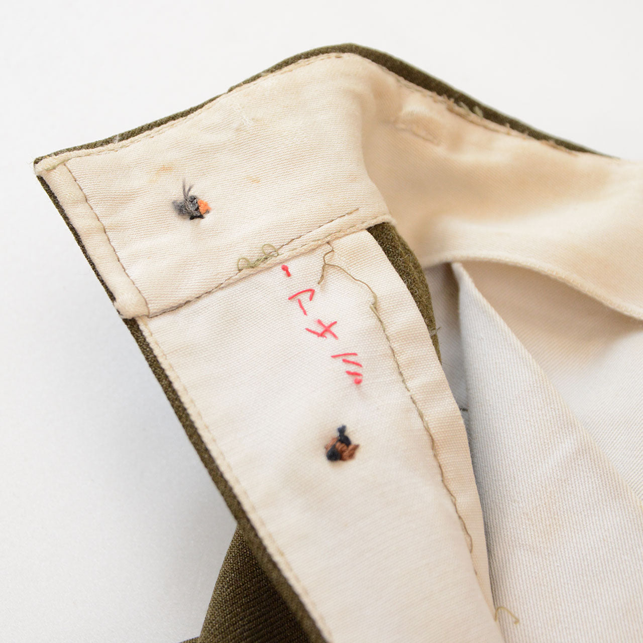 Casual outfit vintage military trousers for everyday wear