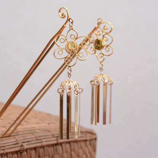 Vintage Japanese kanzashi hairpin with floral filigree and metal dangles