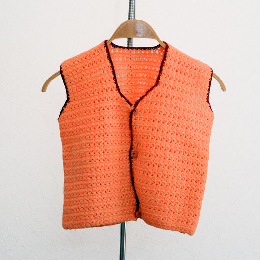 Handmade Showa-era retro acrylic knit vest with unique button style