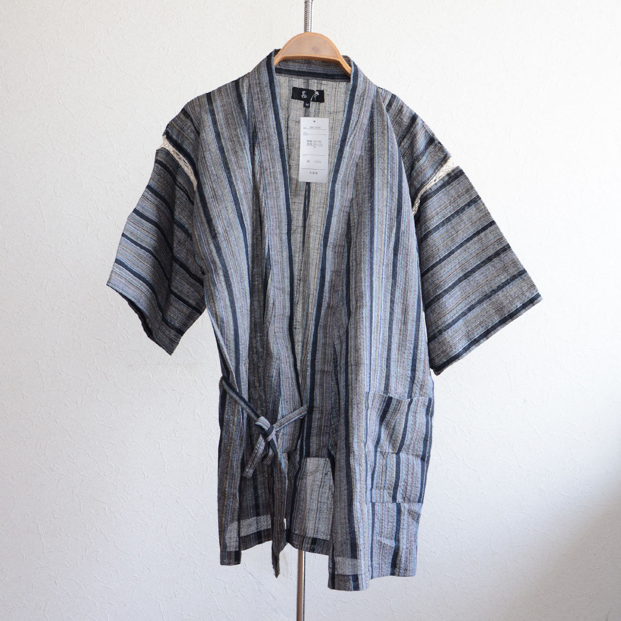Jinbei kimono jacket for men made of lightweight cotton