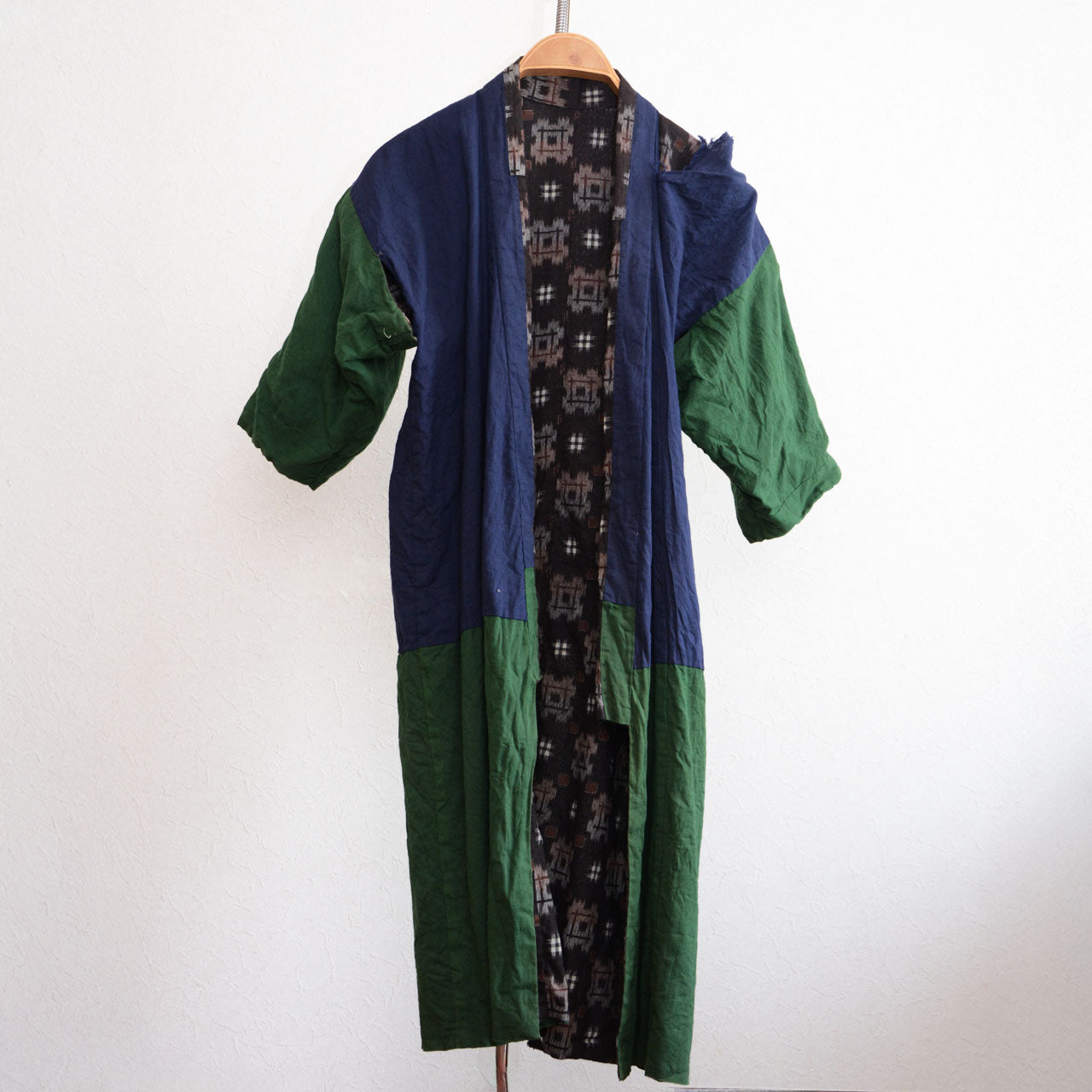 Vintage Japanese kimono in kasuri cotton with colorful patterned lining