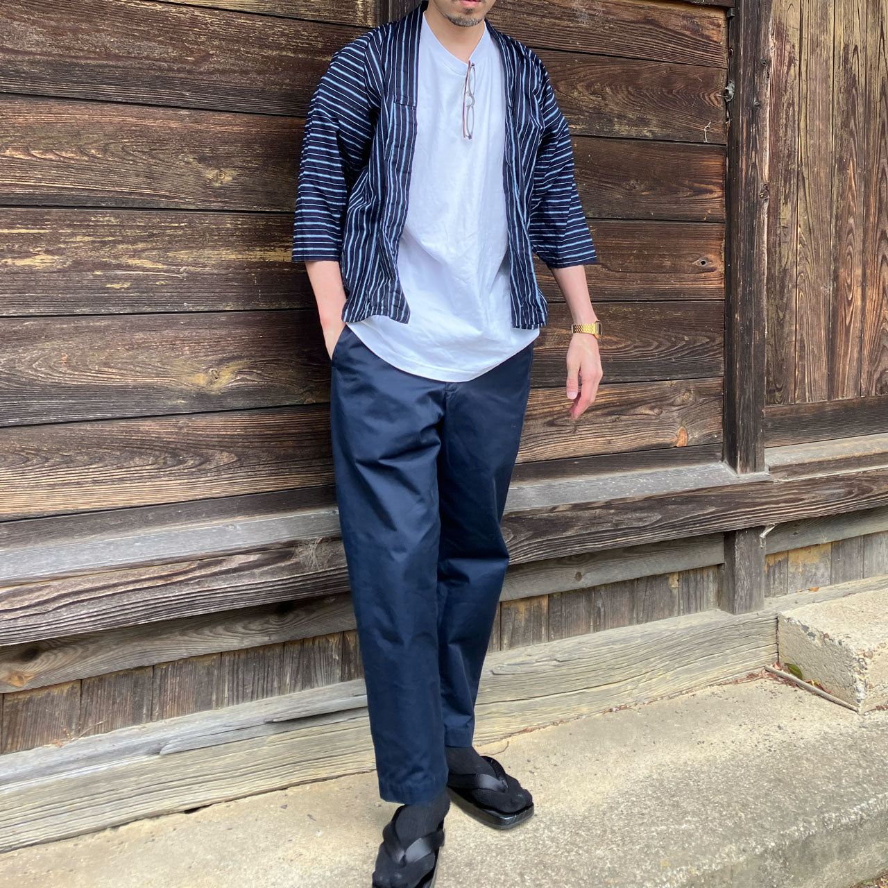 Full-body shot of a man wearing a vintage Japanese noragi jacket, styled with casual attire for a modern, relaxed look.