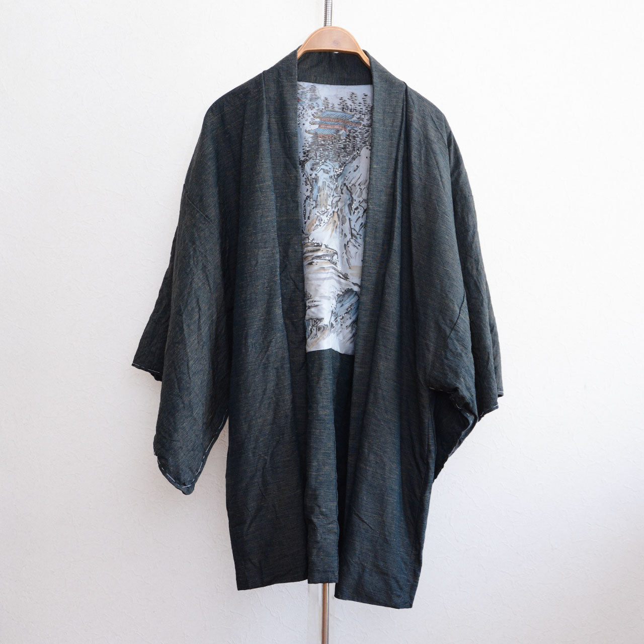 Vintage Showa-Era Men's Haori | Stunning Lining Art | Unique Modern Jacket Style