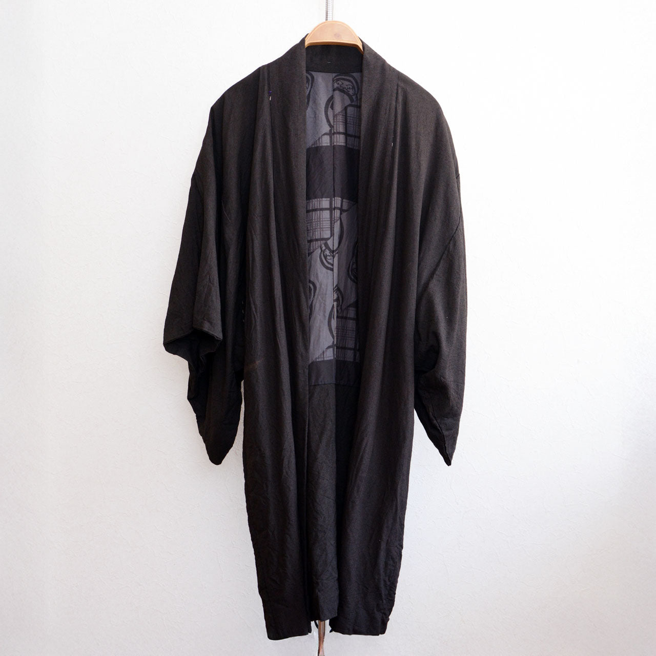 Vintage Showa Haori Kimono Jacket with Daruma Lining – Men's Japanese Kimono Art