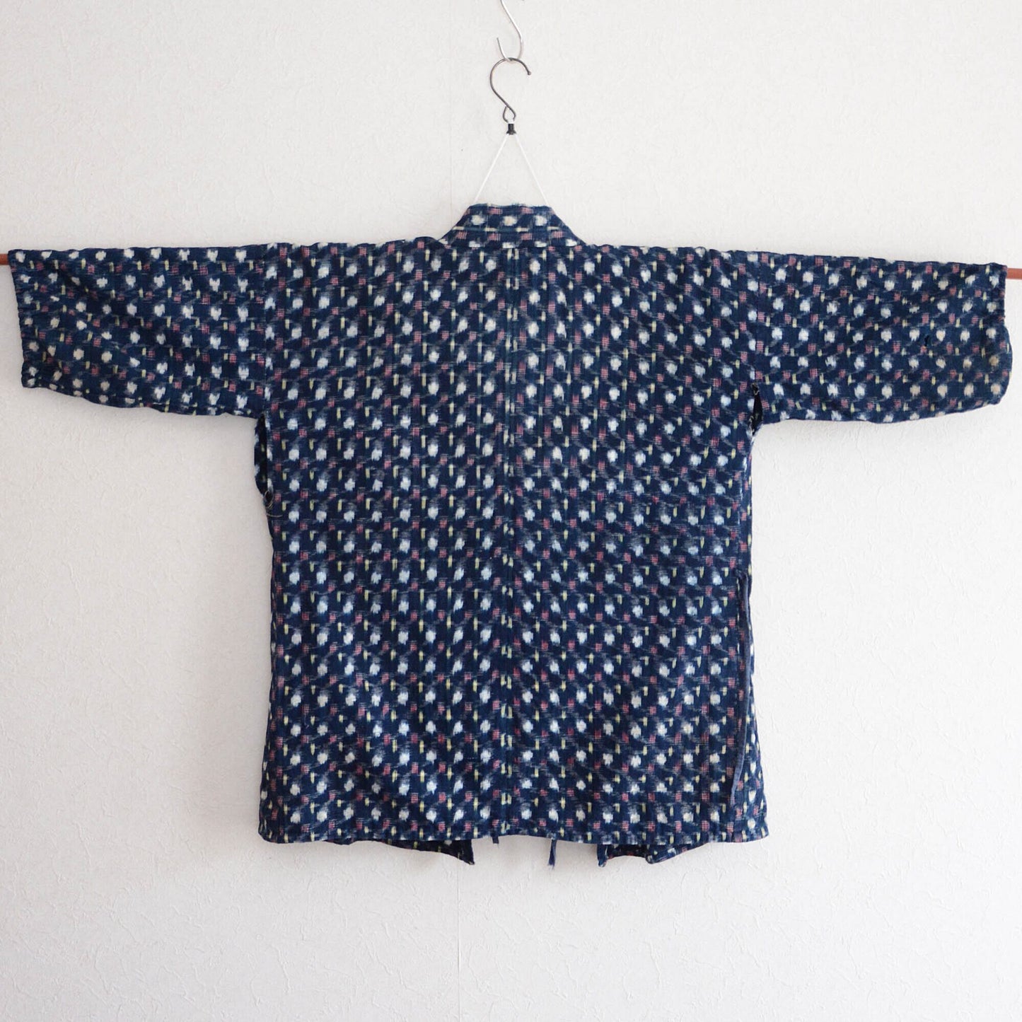 Vintage Japanese Noragi Jacket - Indigo Dyed Cotton Kimono Fabric, Kasuri Textile, Showa Era Uwappari for Remake