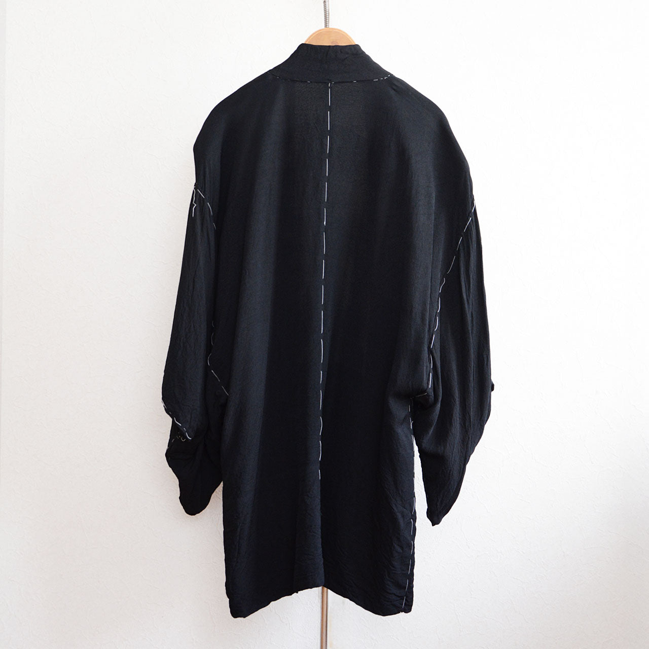 Showa Era Japanese Vintage Men's Haori Black with Karajishi Lining Tailor's Thread Accent