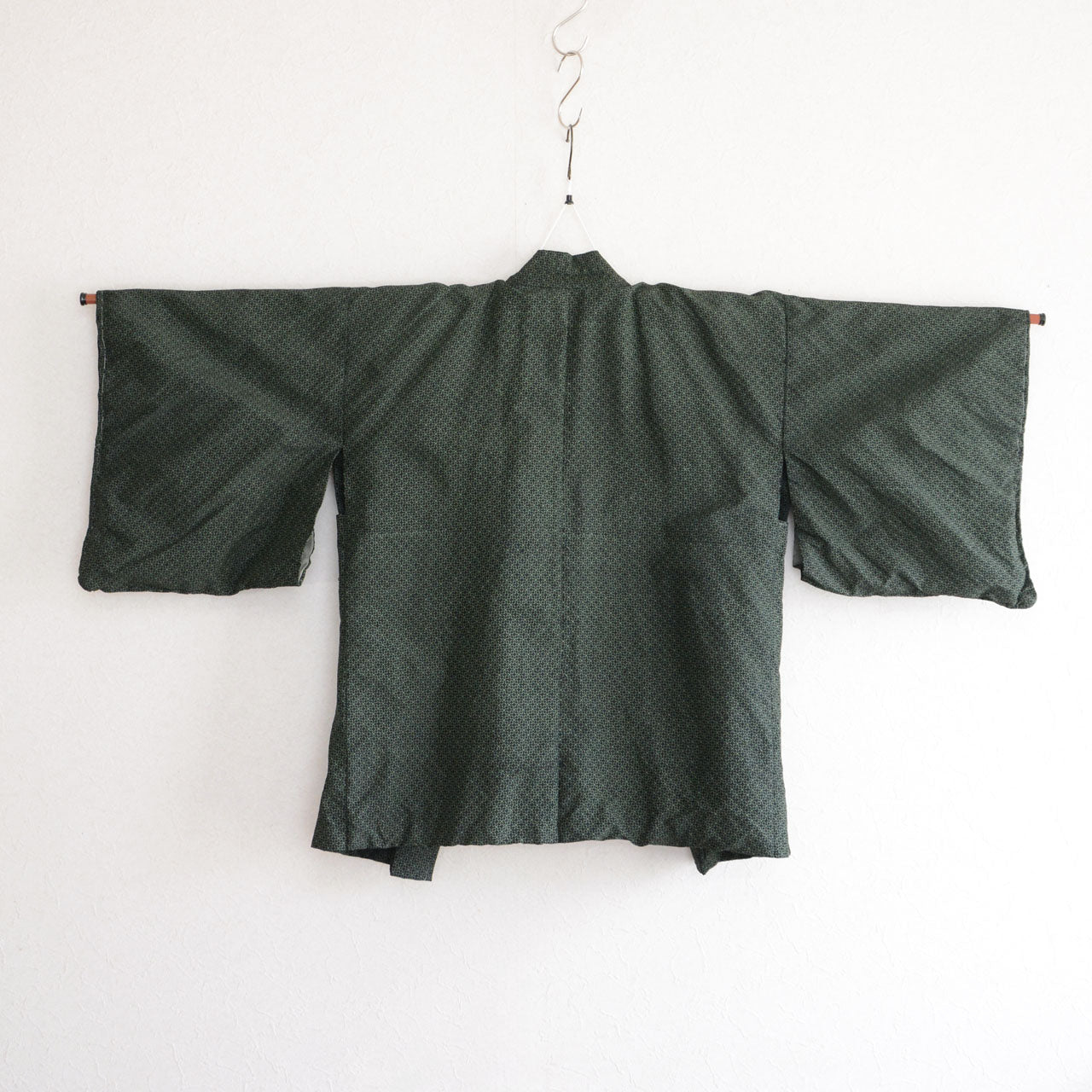 Japanese vintage haori that pairs effortlessly with modern casual wear