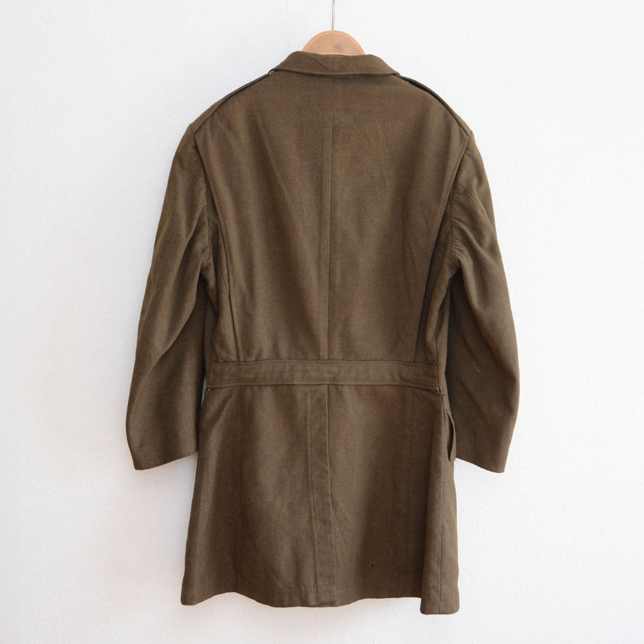 A 1940s U.S. Army officer jacket associated with postwar Japan supply use.