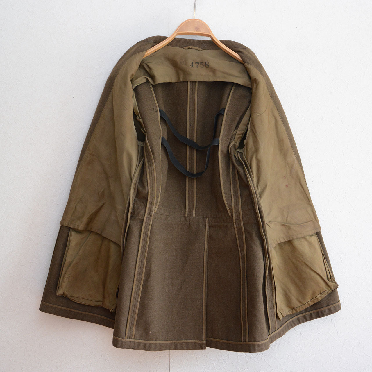 A U.S. Army officer jacket circulated through postwar civilian markets in Japan.