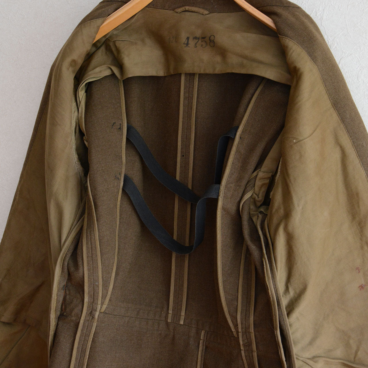 A 1940s military officer jacket reflecting postwar functional modification in Japan.